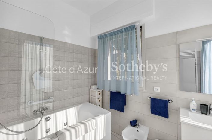 Image No.11-6 Bed House for sale
