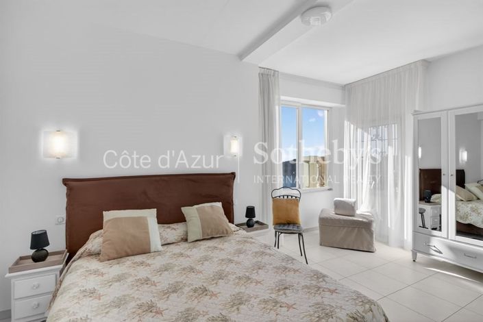 Image No.12-6 Bed House for sale