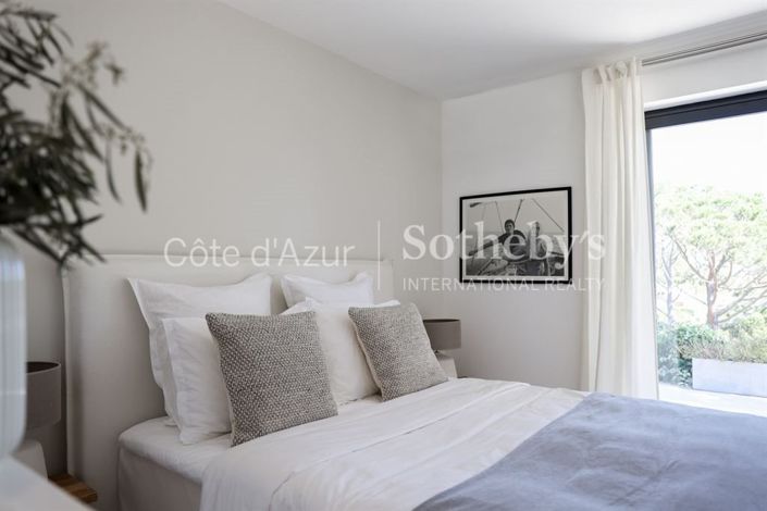 Image No.11-5 Bed Property for sale