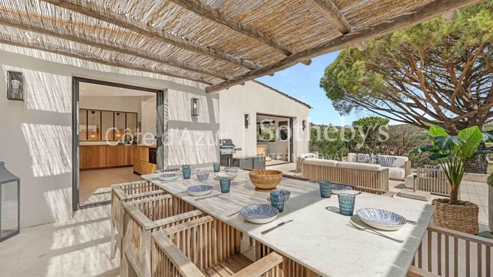 Image No.2-5 Bed Property for sale