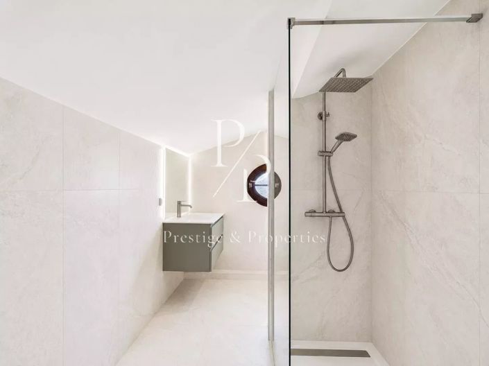 Image No.11-7 Bed House for sale