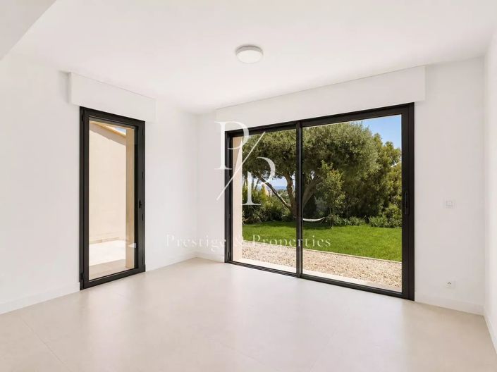 Image No.14-7 Bed House for sale