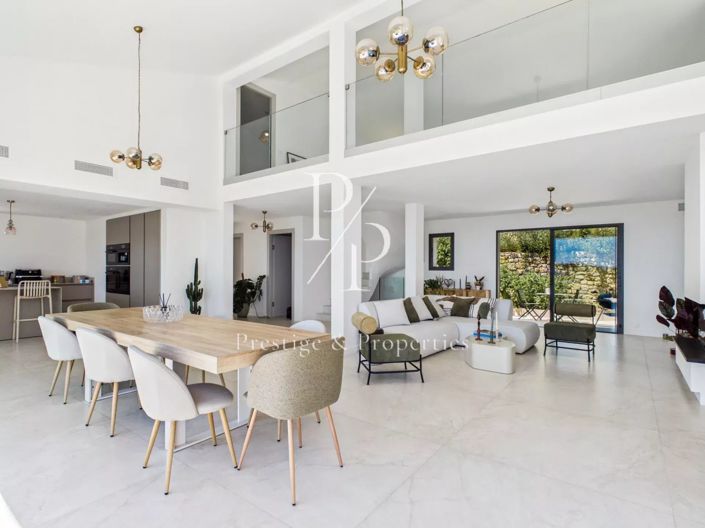 Image No.4-7 Bed House for sale