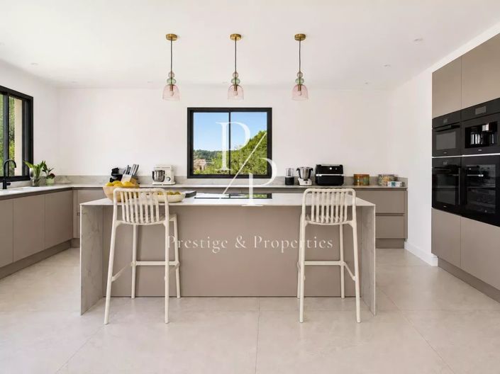 Image No.5-7 Bed House for sale
