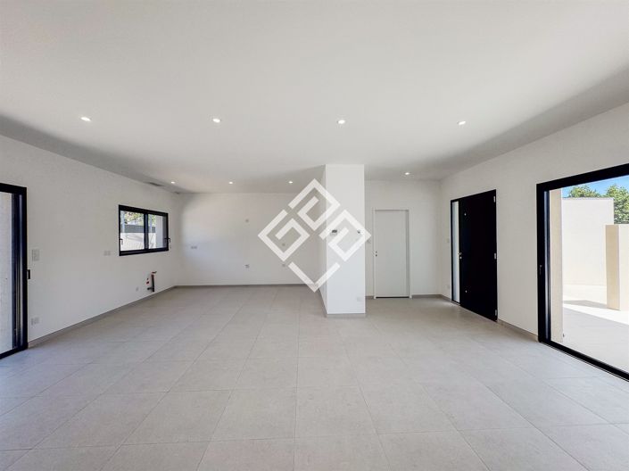 Image No.3-3 Bed House for sale