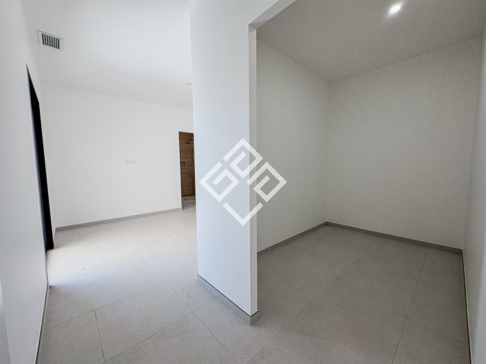 Image No.7-3 Bed House for sale