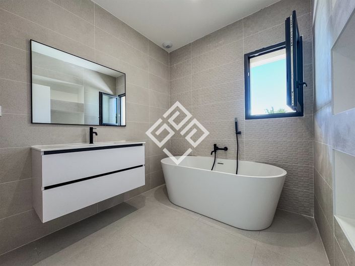 Image No.9-3 Bed House for sale