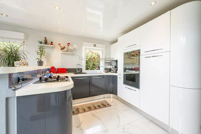 Image No.5-4 Bed House for sale