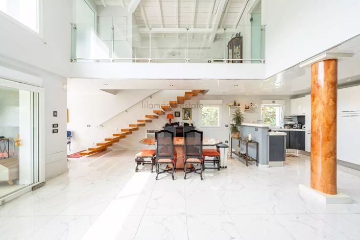 Image No.9-4 Bed House for sale