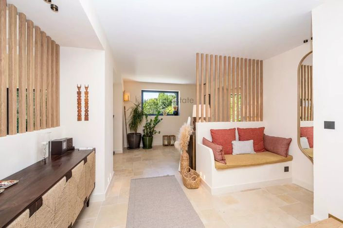 Image No.10-3 Bed House for sale