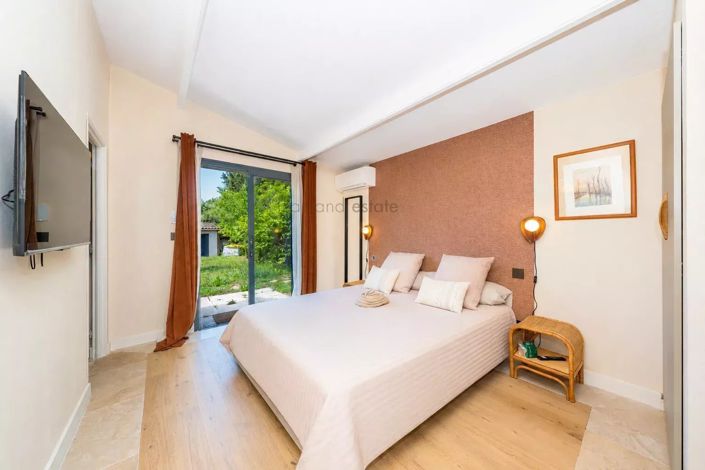 Image No.15-3 Bed House for sale