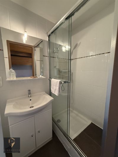 Image No.11-5 Bed House for sale