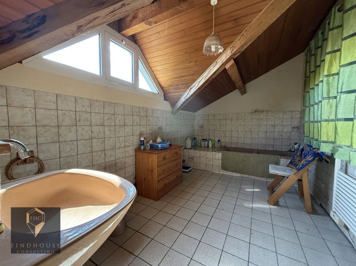 Image No.17-5 Bed House for sale