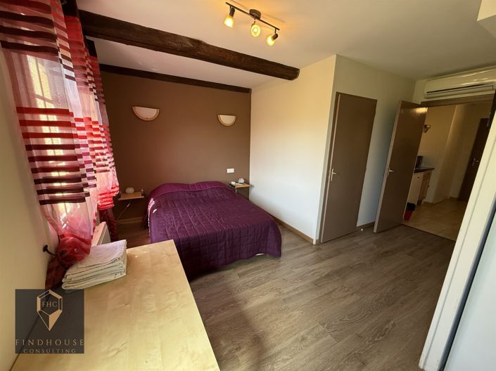 Image No.8-5 Bed House for sale