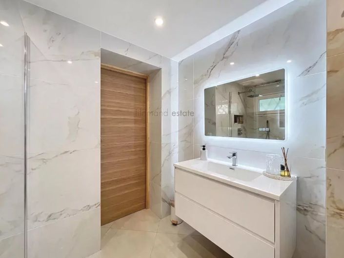 Image No.10-3 Bed House for sale