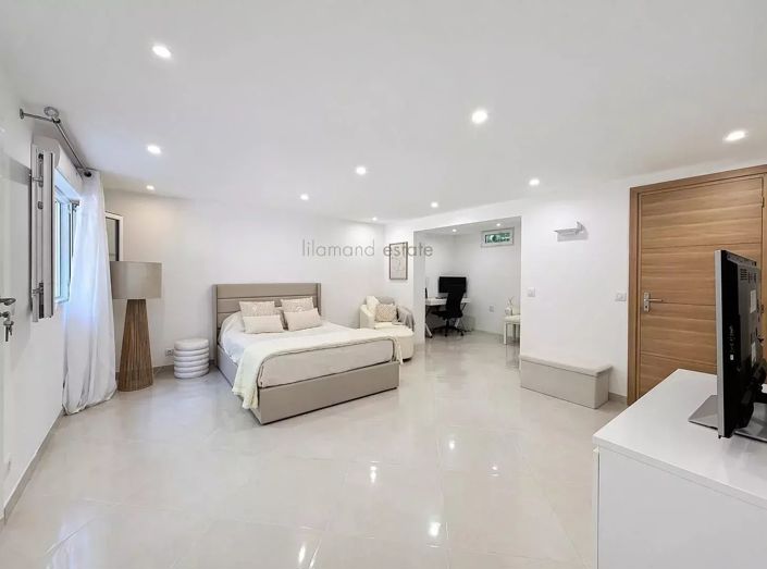 Image No.8-3 Bed House for sale