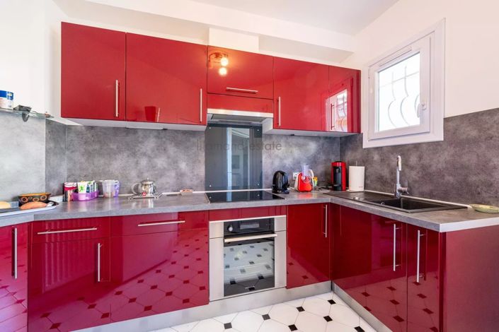 Image No.6-3 Bed House for sale
