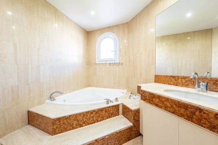 Image No.7-3 Bed House for sale