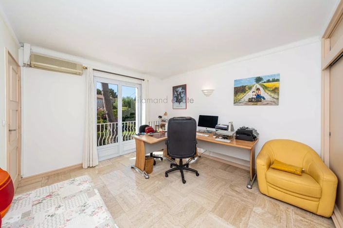 Image No.9-3 Bed House for sale