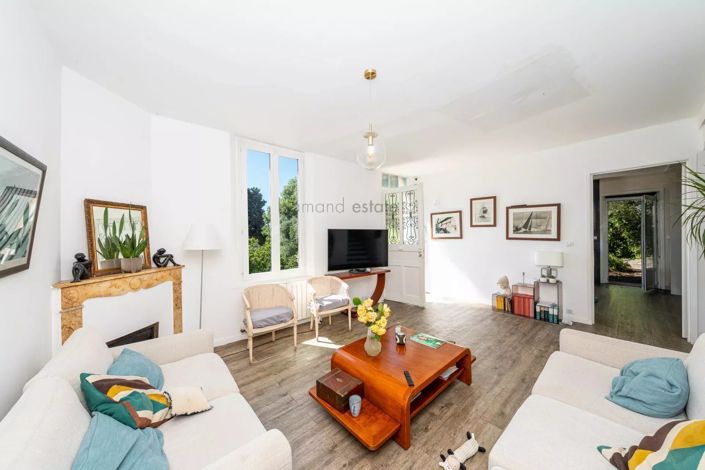 Image No.21-5 Bed House for sale