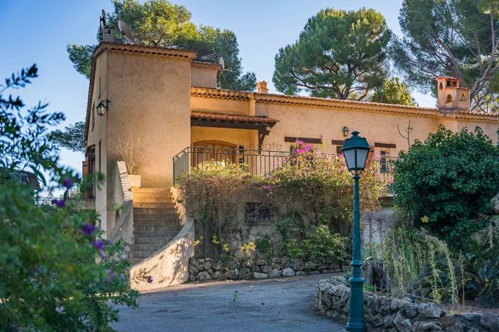 Image No.8-4 Bed House for sale