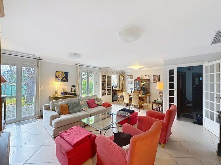 Image No.3-4 Bed House for sale