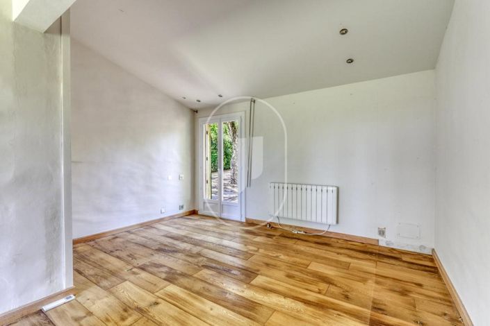 Image No.9-3 Bed House for sale