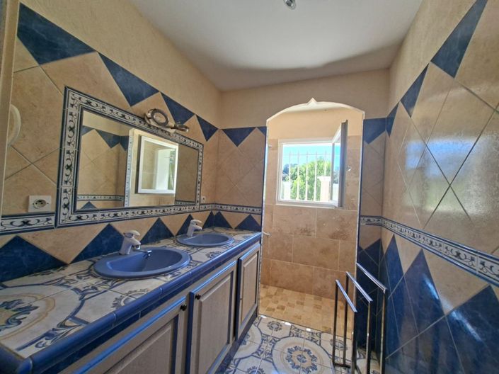 Image No.18-4 Bed House for sale