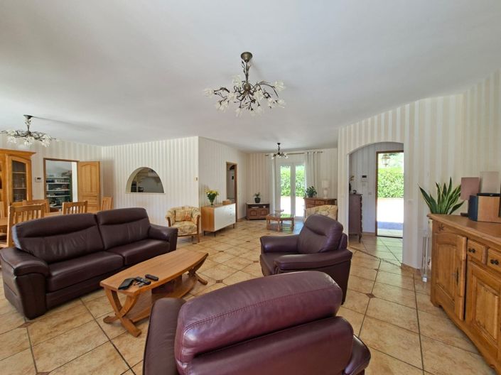 Image No.6-4 Bed House for sale