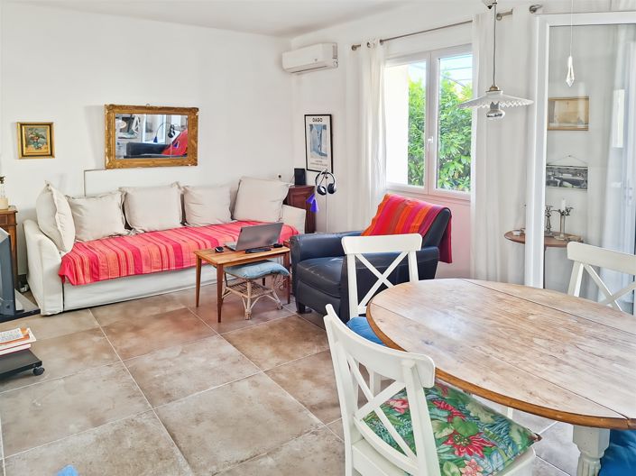 Image No.8-4 Bed House for sale