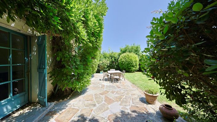 Image No.10-6 Bed Property for sale