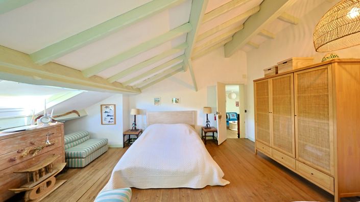 Image No.14-6 Bed Property for sale