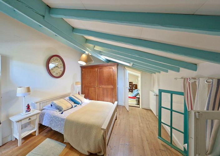 Image No.15-6 Bed Property for sale