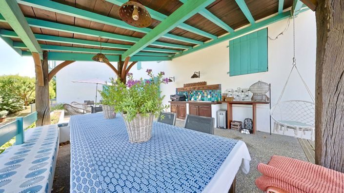 Image No.17-6 Bed Property for sale