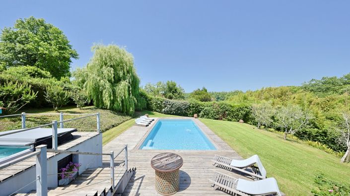 Image No.18-6 Bed Property for sale