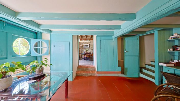Image No.8-6 Bed Property for sale