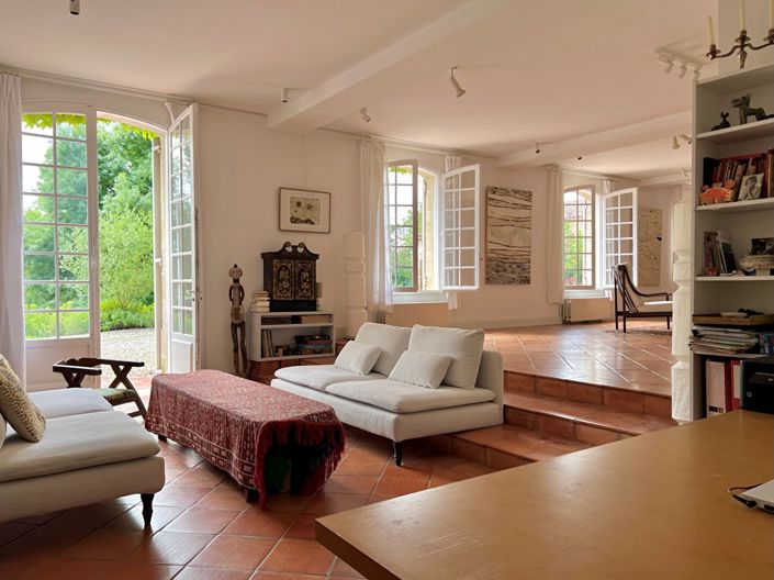 Image No.5-5 Bed House for sale