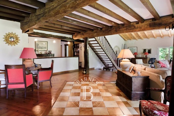 Image No.11-6 Bed House for sale