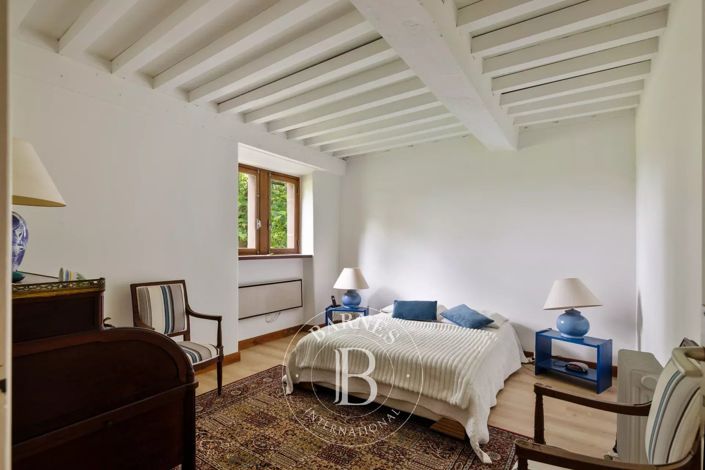 Image No.15-6 Bed House for sale