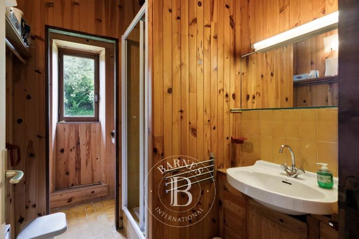 Image No.16-6 Bed House for sale
