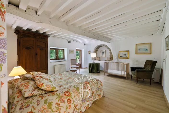 Image No.17-6 Bed House for sale