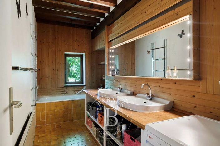 Image No.18-6 Bed House for sale
