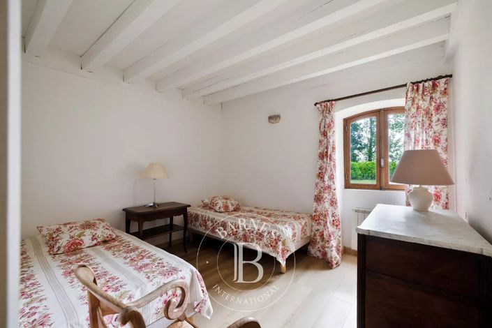 Image No.19-6 Bed House for sale