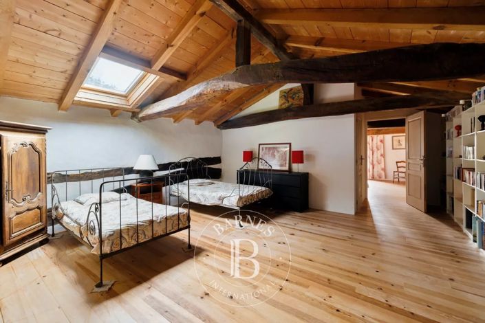 Image No.20-6 Bed House for sale