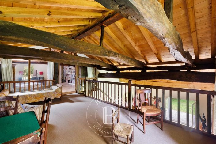 Image No.24-6 Bed House for sale
