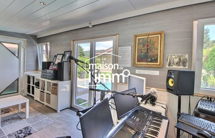 Image No.10-3 Bed House for sale