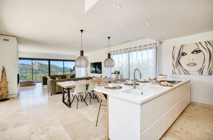 Image No.3-5 Bed House for sale