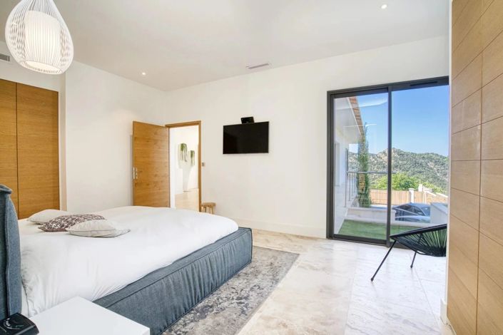 Image No.7-5 Bed House for sale