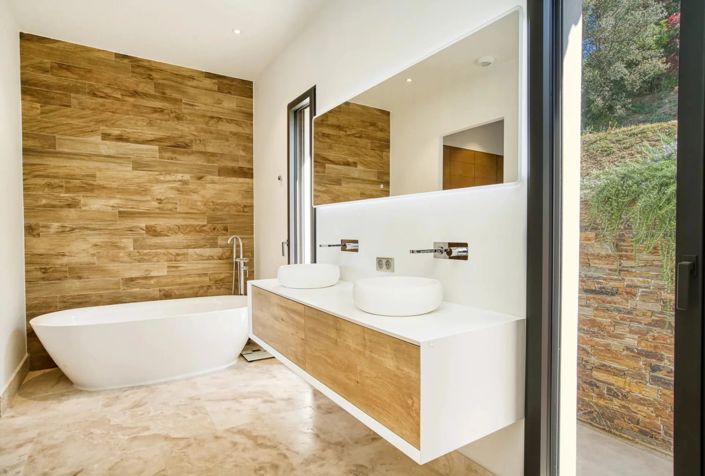 Image No.8-5 Bed House for sale