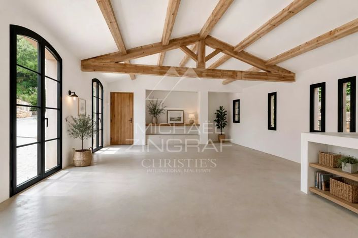 Image No.8-6 Bed House for sale